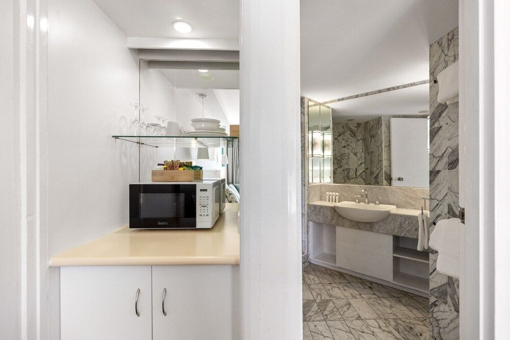 Charlesworth Bay Beach Resort Executive Studio 11