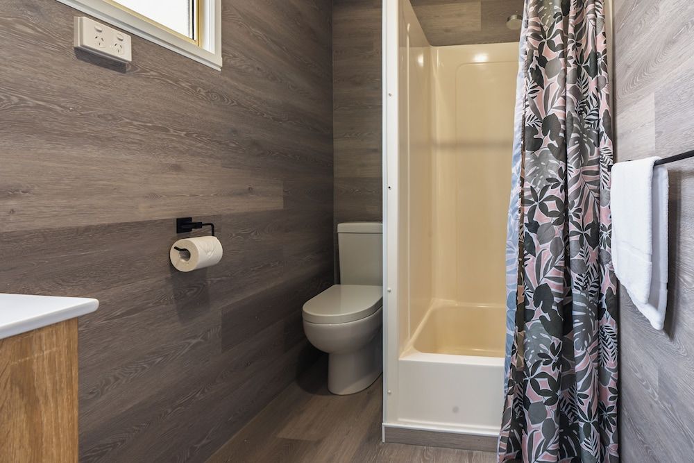 BIG4 Tassie Getaway Parks Stanley Family Queen Double Cabin 4