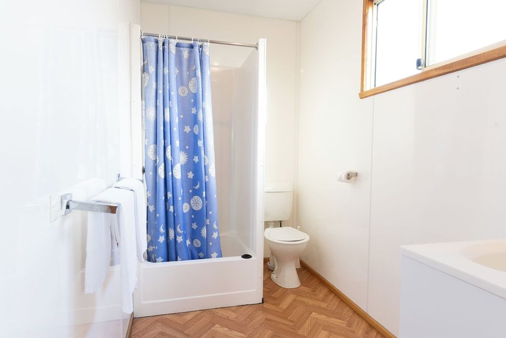 BIG4 Tassie Getaway Parks Stanley Family Queen Double Cabin 5