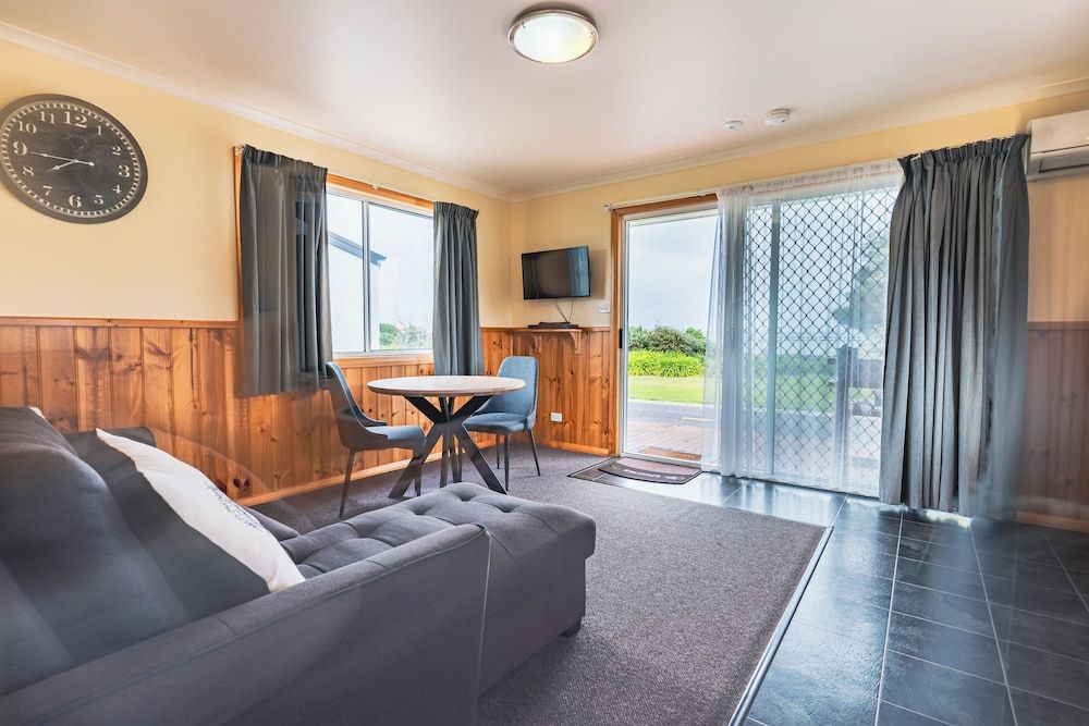 BIG4 Tassie Getaway Parks Stanley WaterView Villa 1 Bedroom