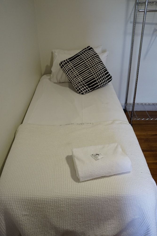 The Tamworth Hotel Single Room, 1 Bedroom, Shared Bathroom 2