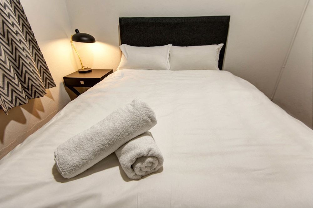 The Tamworth Hotel Double Room, 1 Queen Bed, Shared Bathroom 5