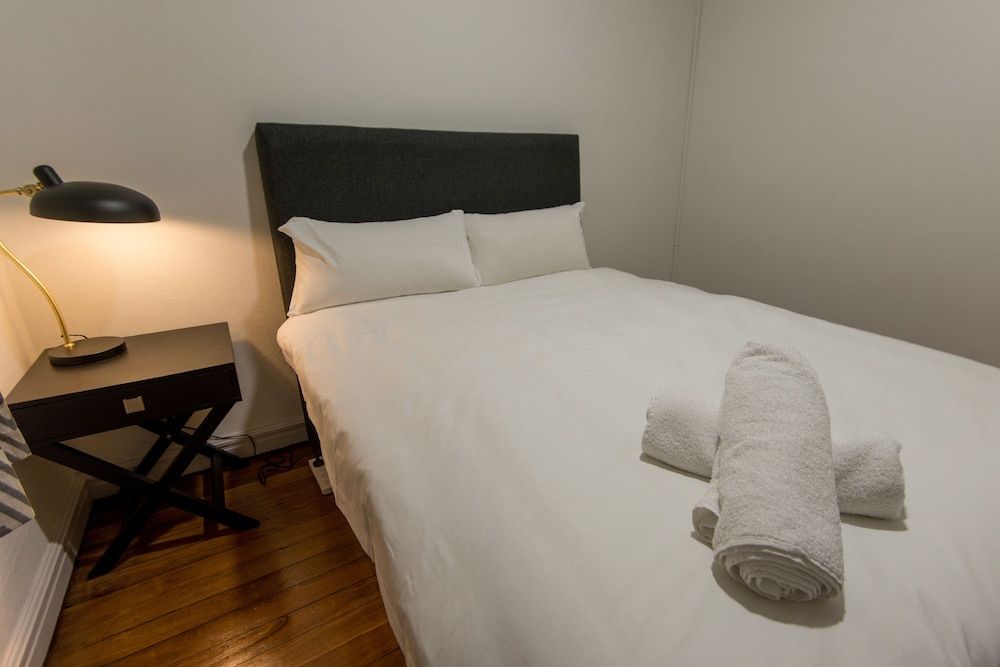 The Tamworth Hotel Double Room, 1 Queen Bed, Shared Bathroom 4