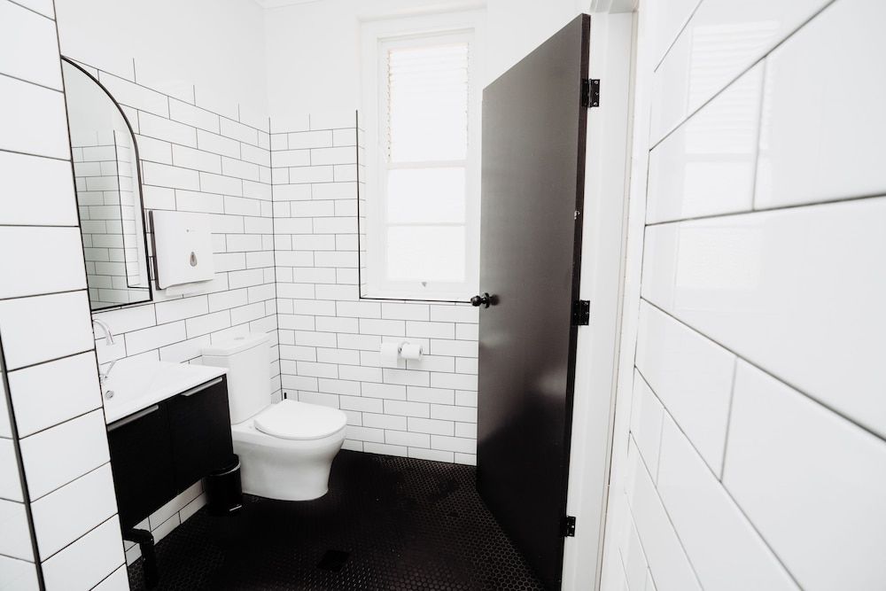 The Tamworth Hotel Single Room, 1 Bedroom, Shared Bathroom 3