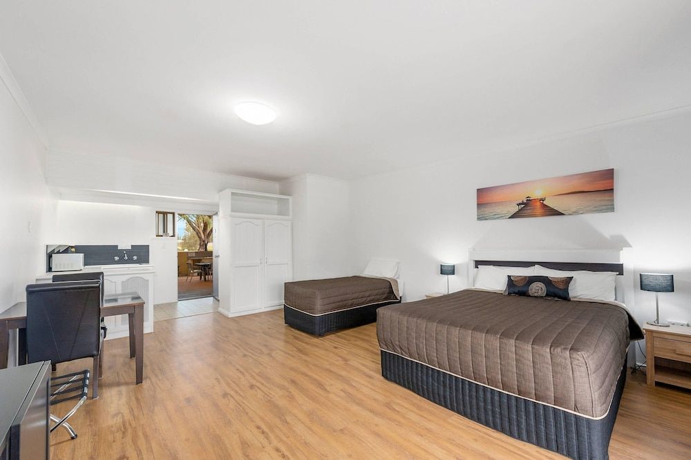 Comfort Inn & Suites Riverland Studio, Multiple Beds, Non Smoking 2