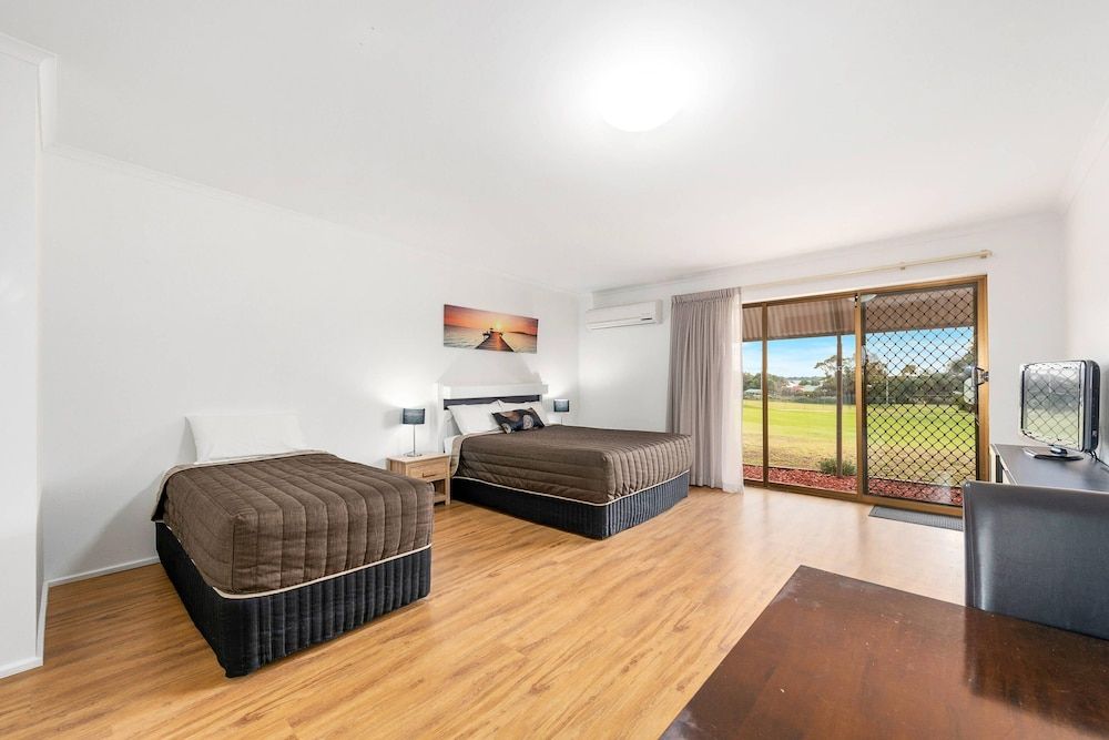 Comfort Inn & Suites Riverland Studio, Multiple Beds, Non Smoking 3