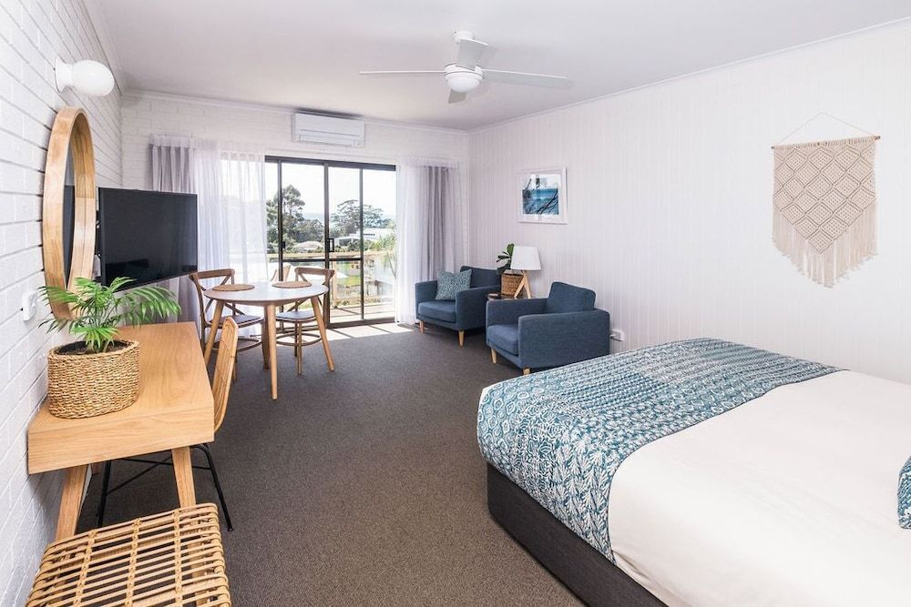 Mollymook Seascape Motel & Apartments Superior Studio, Non Smoking, Kitchenette (King Studio Room)