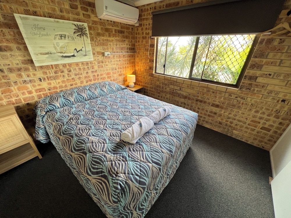 Golden Beach Motor Inn Deluxe Apartment