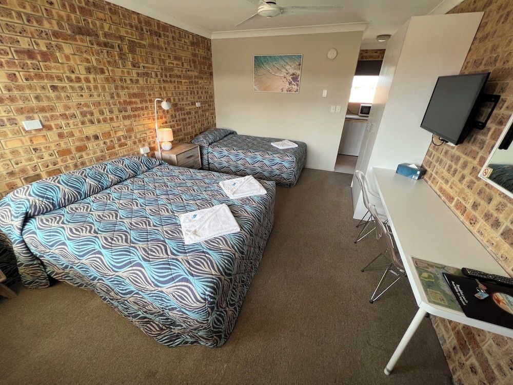 Golden Beach Motor Inn Triple Room, First Floor