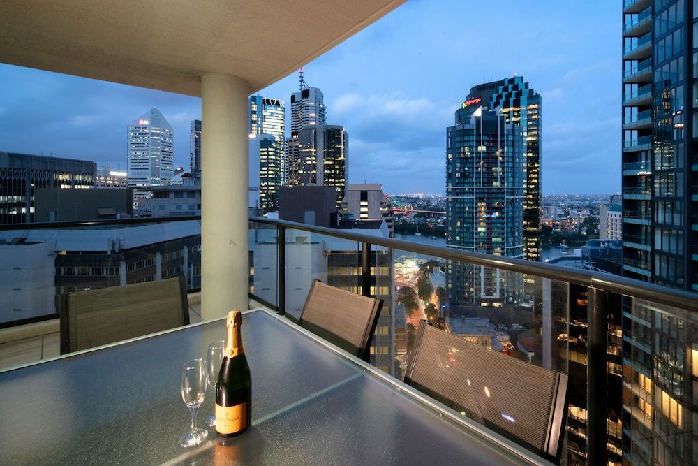 Quest River Park Central 3 Bedroom Apartment 8