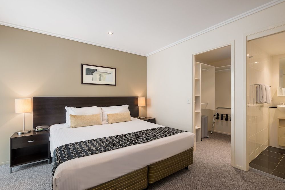 Quest River Park Central 3 Bedroom Apartment 4