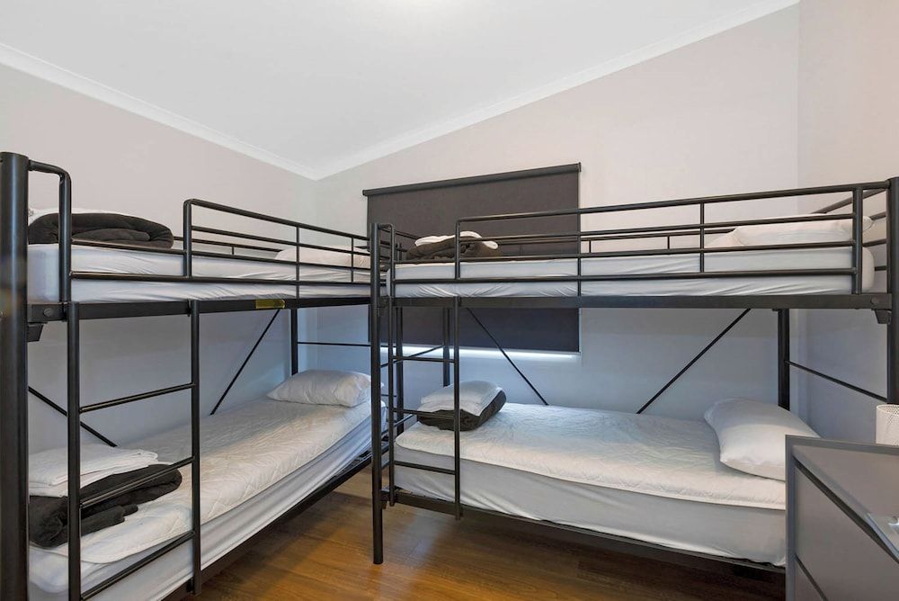 Superior Villa - Sleeps 6 - Dog Friendly