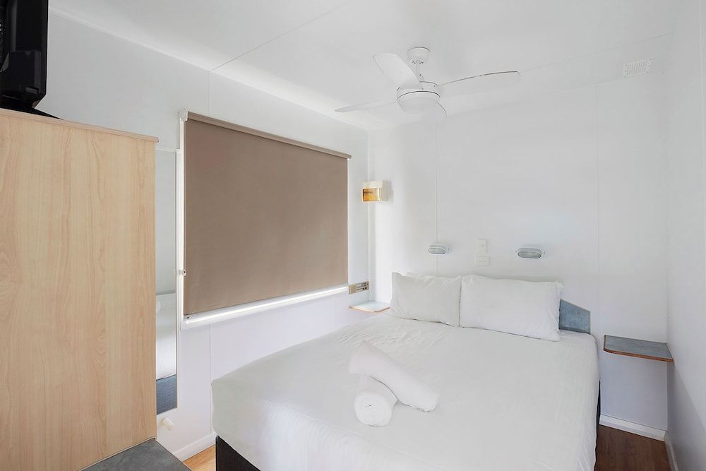 Reflections Bermagui - Holiday Park Standard Cabin - Sleeps 6 - Dog Friendly
