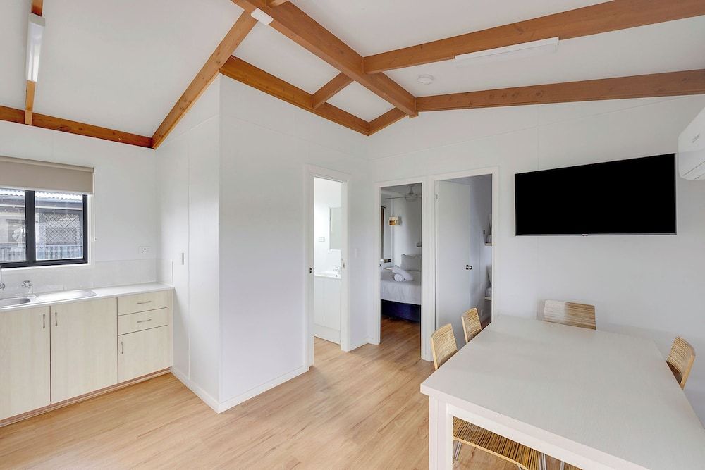 Reflections Bermagui - Holiday Park Standard Cabin - Sleeps 6 - Dog Friendly 6