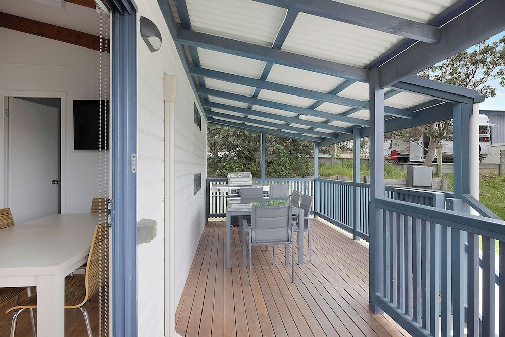 Reflections Bermagui - Holiday Park Standard Cabin - Sleeps 6 - Dog Friendly 3