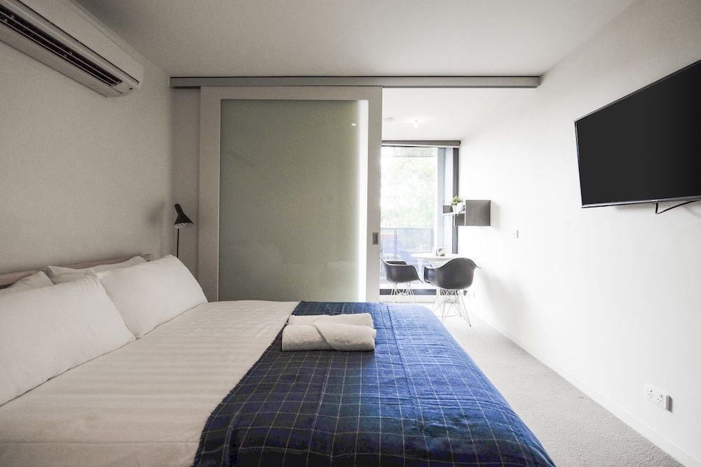 undefined Mono Apartments on Franklin 9