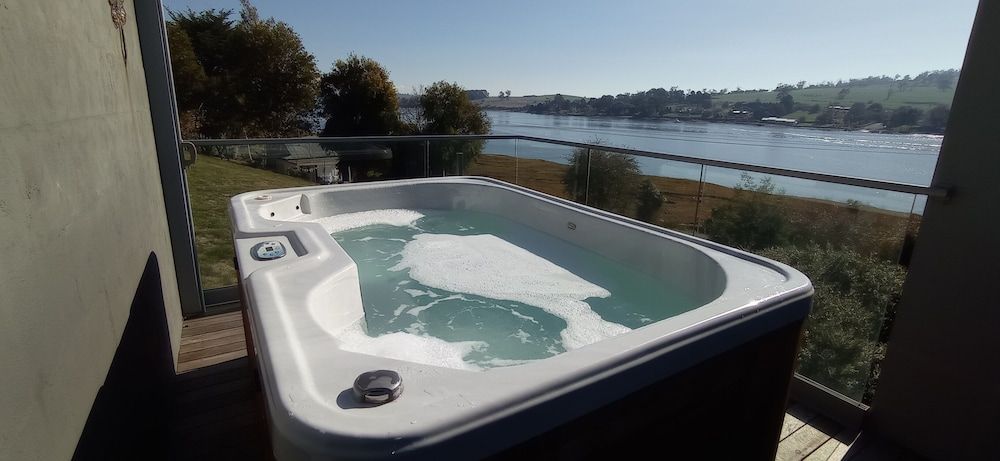 Rosevears Hotel Premium Room with Outdoor Spa 10