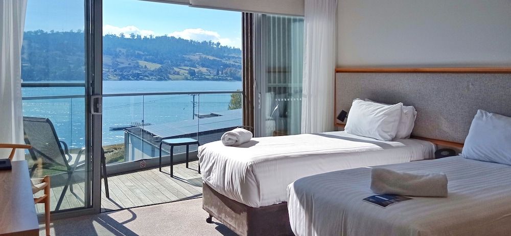 Rosevears Hotel Premium Room with Outdoor Spa 4