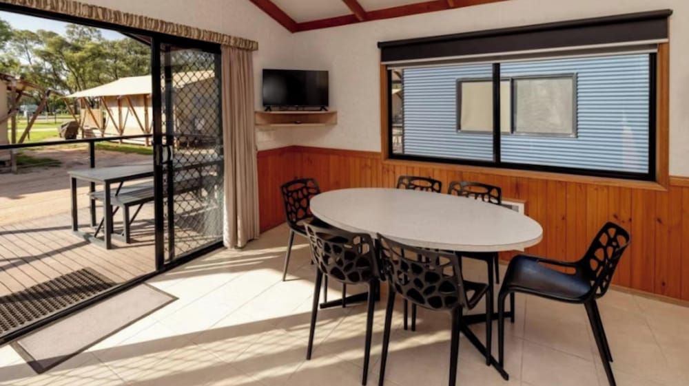 Discovery Parks - Renmark Riverfront Economy 2 Bedroom Cabin - Sleeps 6 3