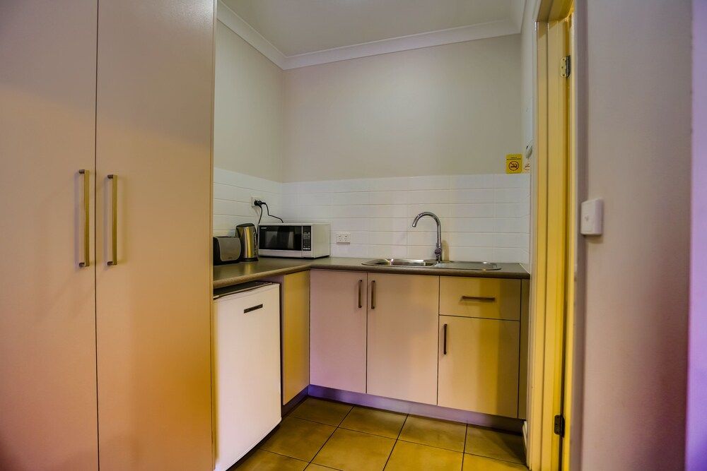 Standard Studio, Kitchenette