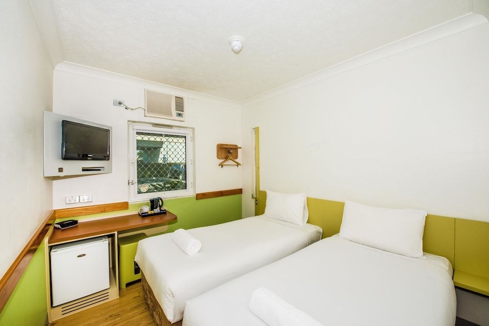 Standard Room, 1 Queen Bed