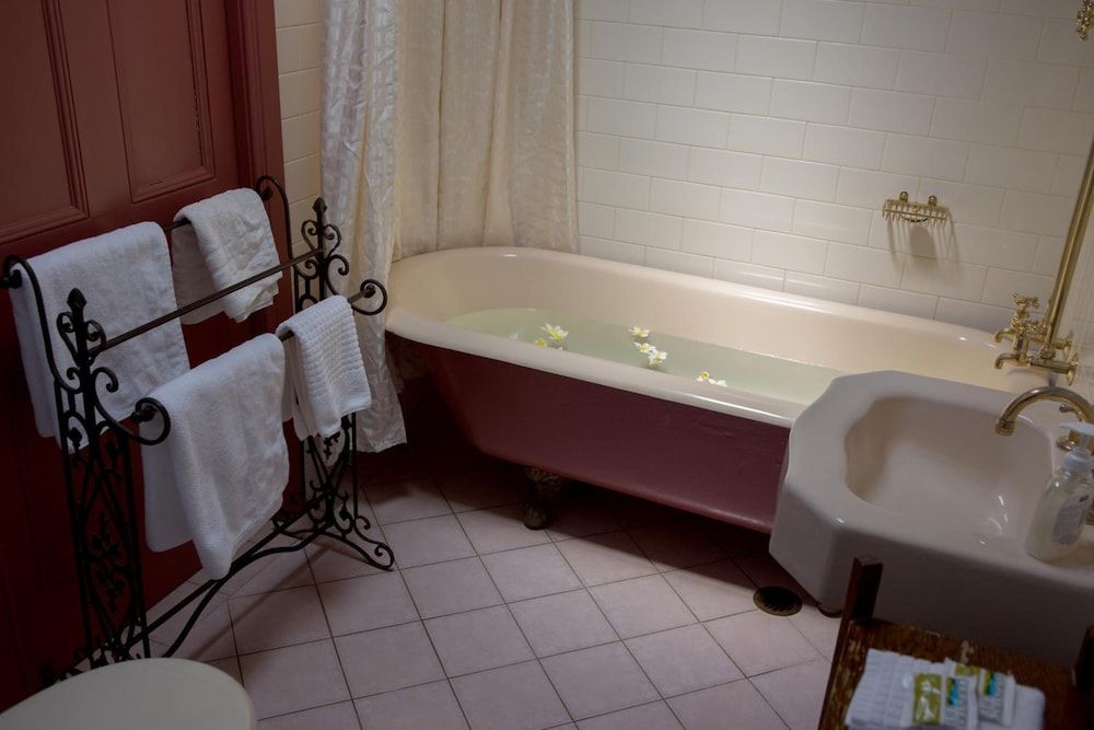 Maddies of Bolwarra Romantic Double Room, Non Smoking, Balcony (Queen w/ private Bath (3)) 5