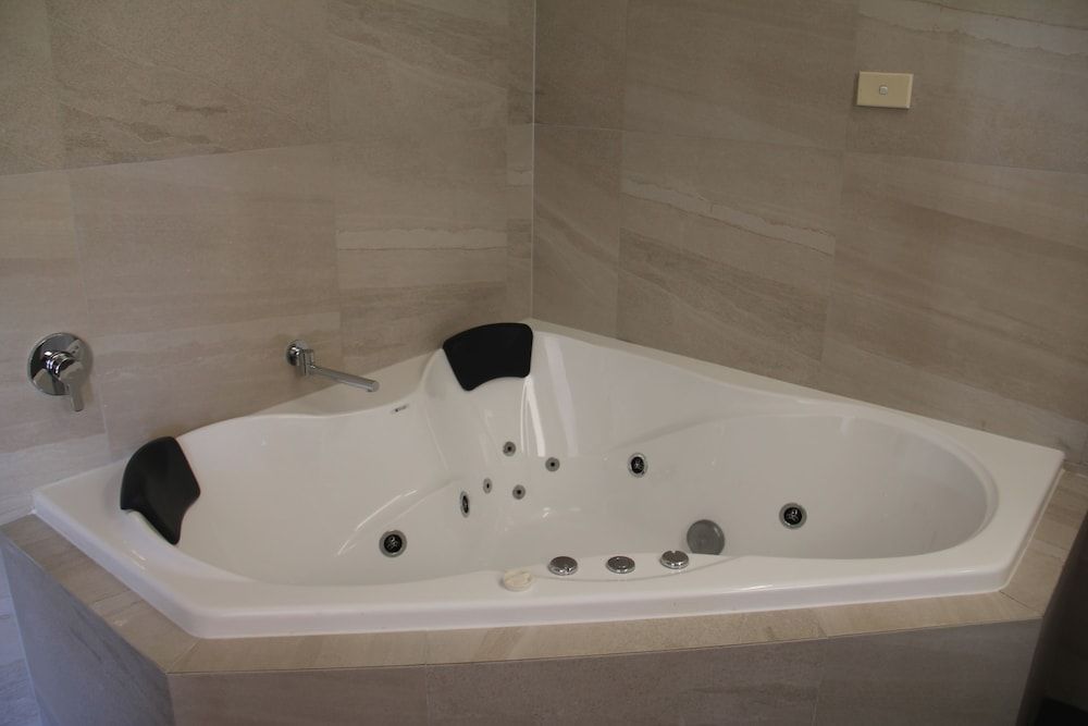 Busselton Ithaca Motel Queen Spa Room 8