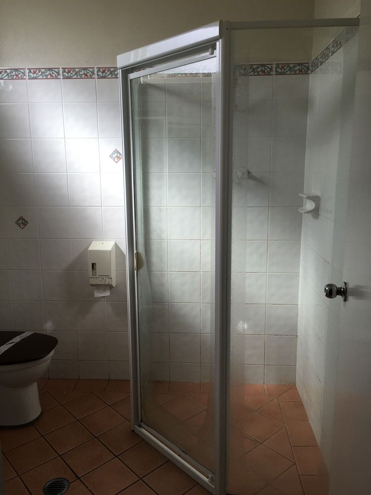 Town & Country Motel Deluxe Twin Room 5