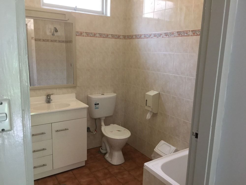 Town & Country Motel Deluxe Double Room 8