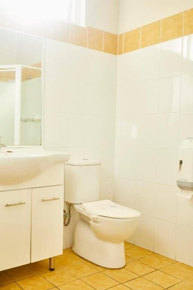 Town & Country Motel Deluxe Double Room 9