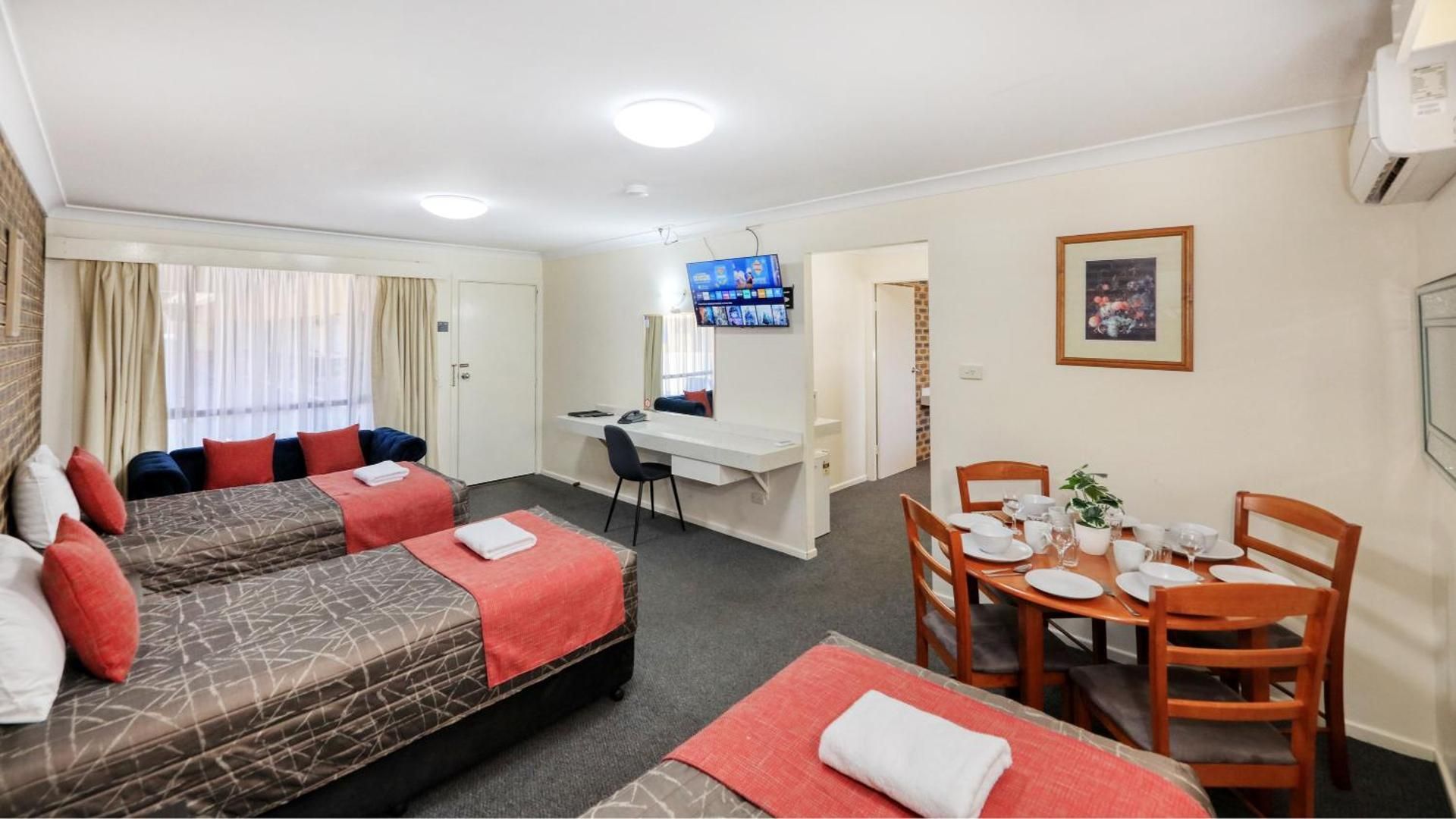 Deluxe Family Room