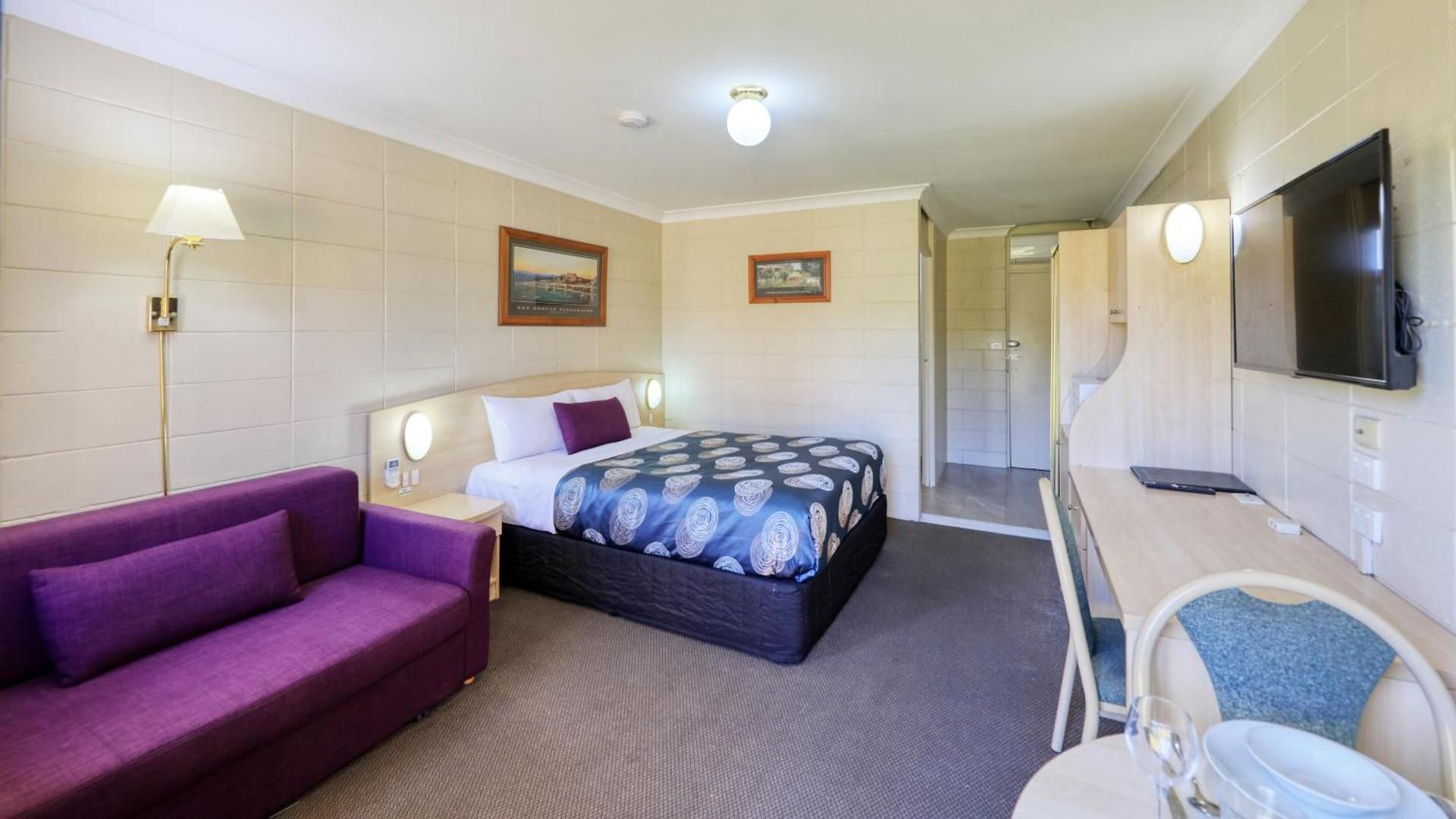 Deluxe Queen Room with Sofa Bed