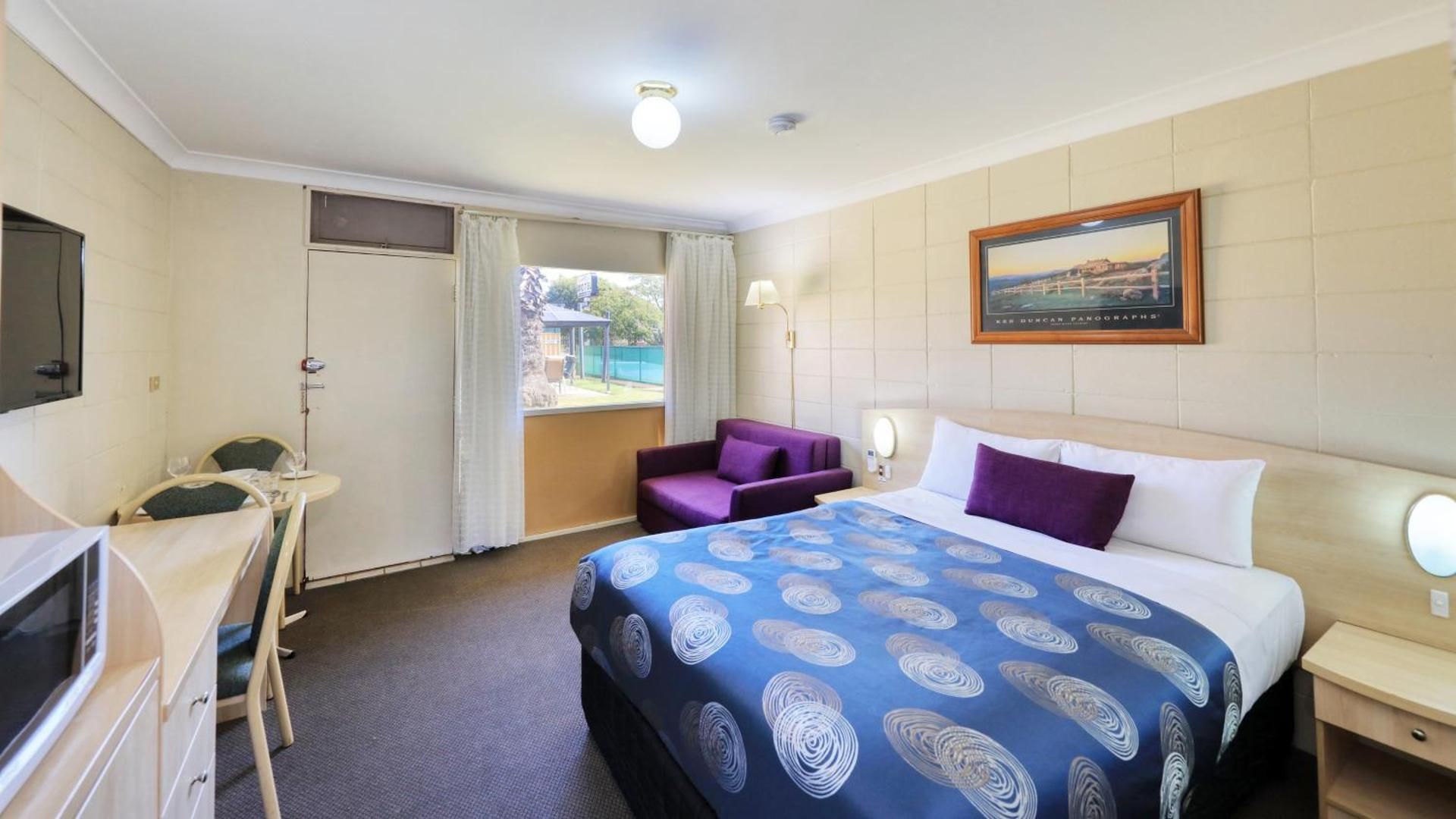 Deluxe Queen Room with Sofa Bed