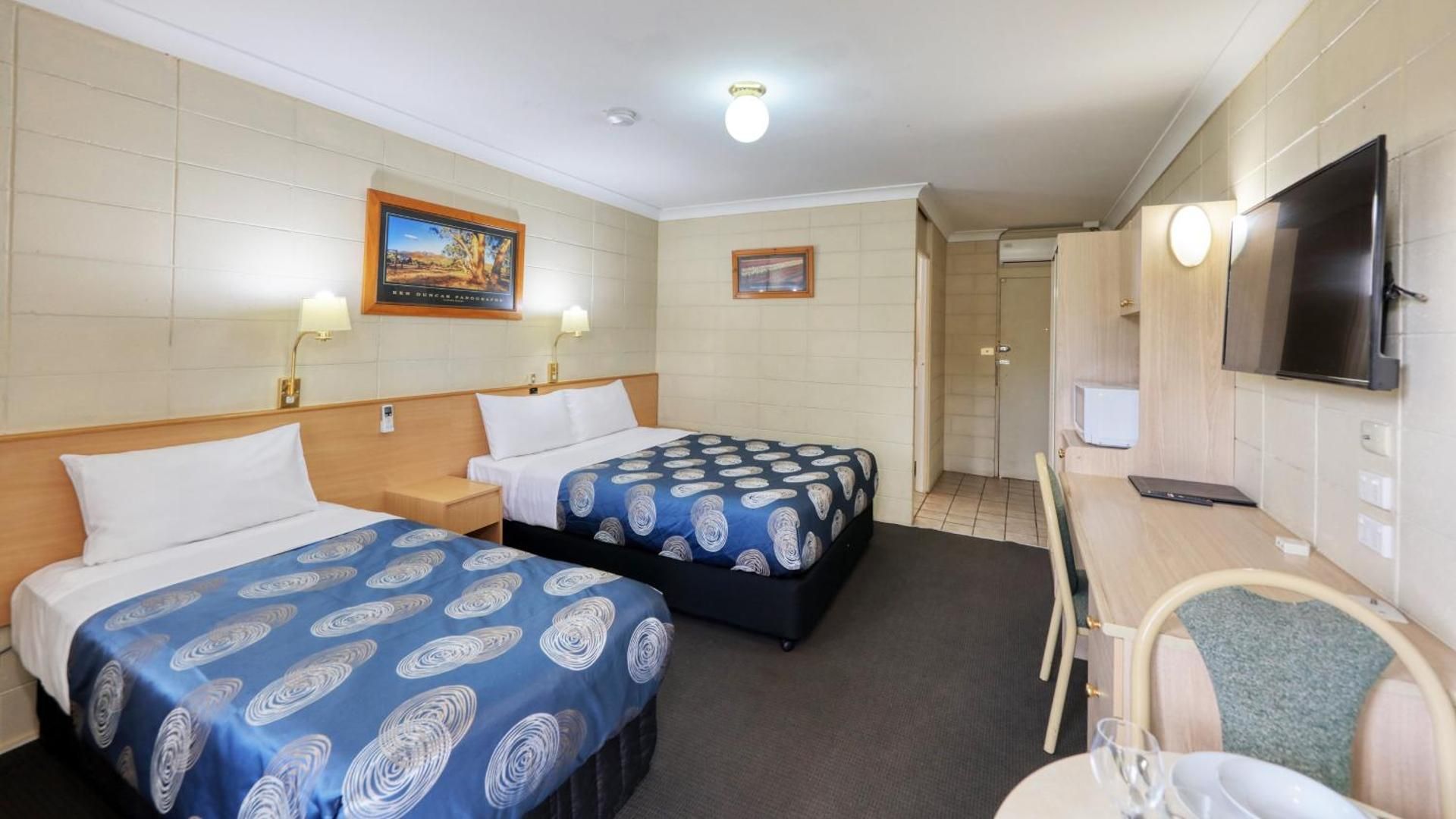 Deluxe Queen Room and Single Bed