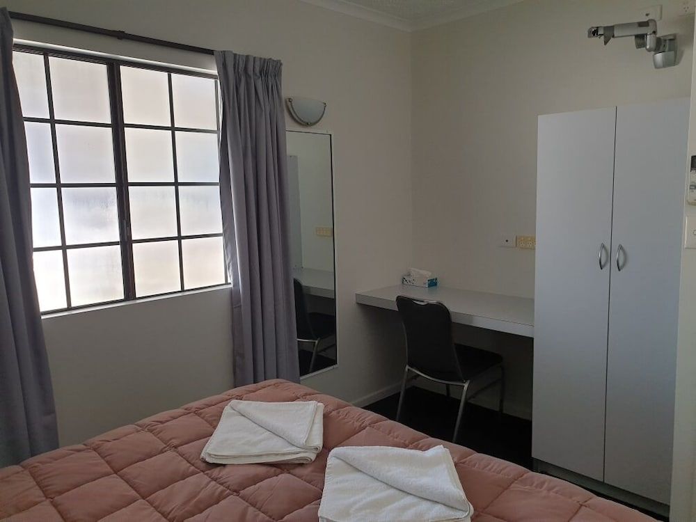 Shakespeare Motel Executive Queen Suite 3