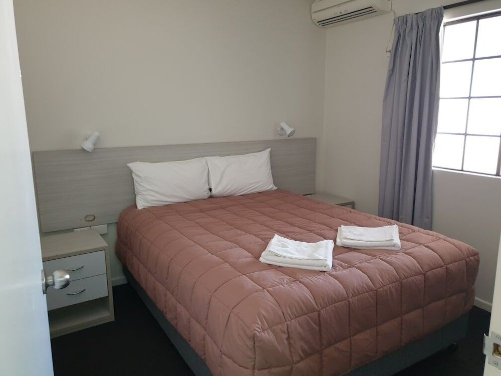 Shakespeare Motel Executive Queen Suite 2