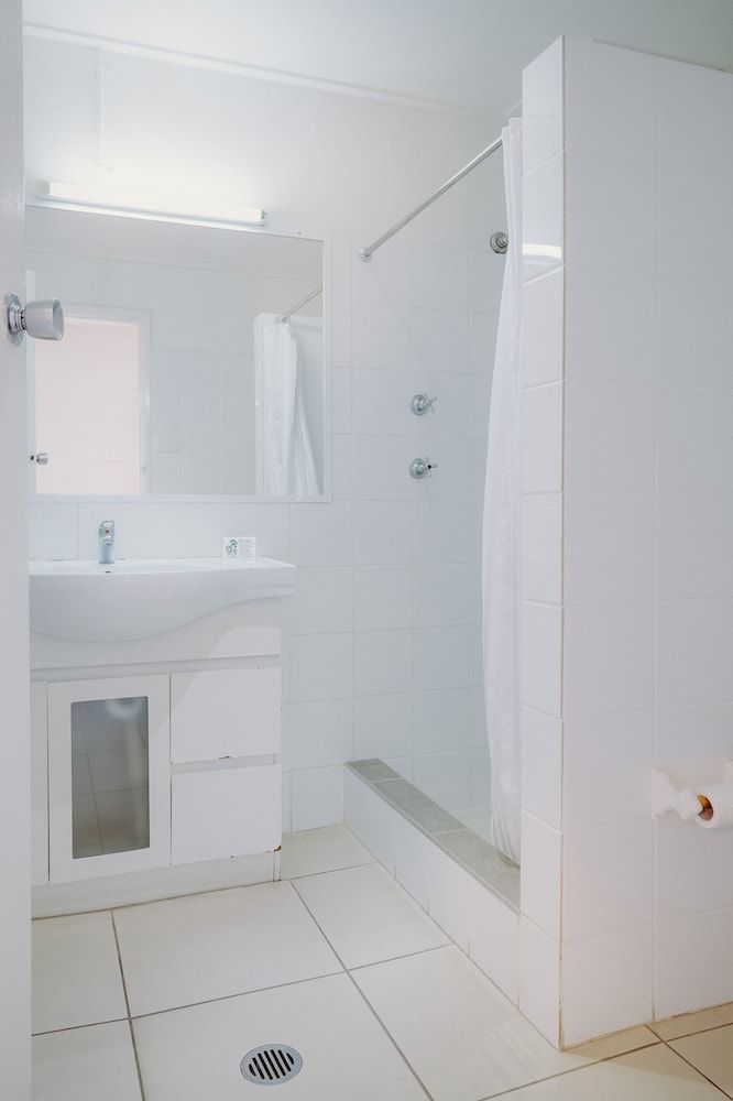 Artesian Spa Motel Riverside King 4