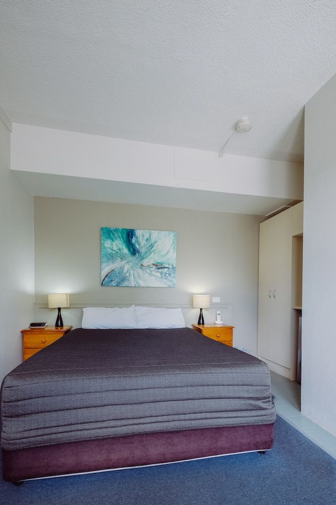 Artesian Spa Motel Basic Single 3