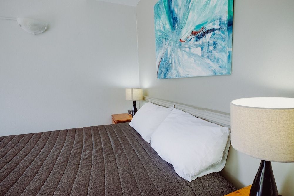 Artesian Spa Motel Basic Single