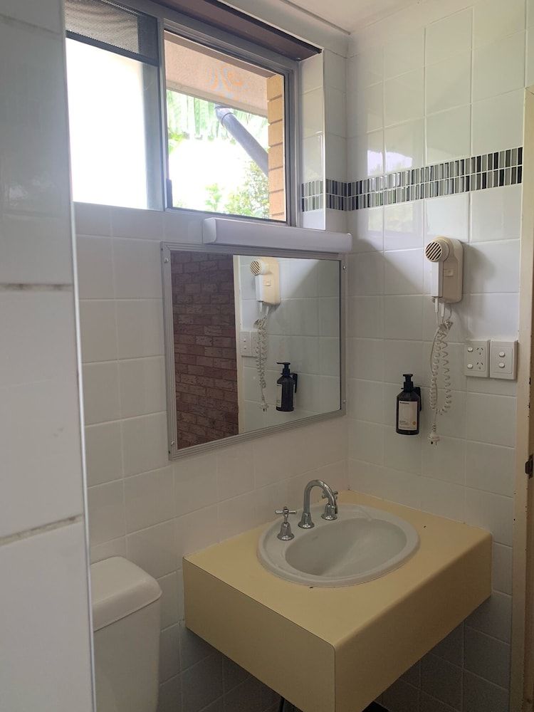 Shady Rest Motel Family Room, Non Smoking (4 Bed Family Room) 5