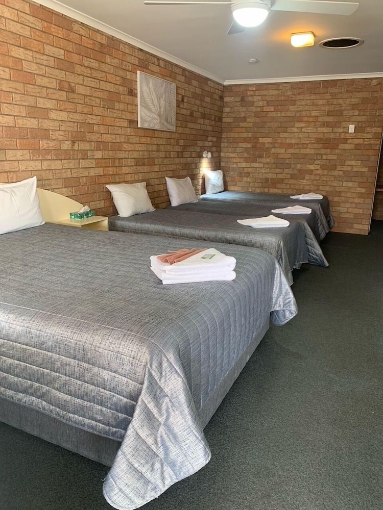 Shady Rest Motel Family Room, Non Smoking (4 Bed Family Room) 2