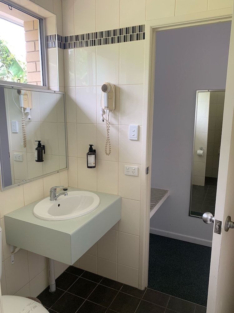 Shady Rest Motel Family Room, Non Smoking (3 Bed Family Room) 6