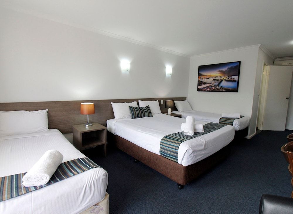 Family Room, Multiple Beds