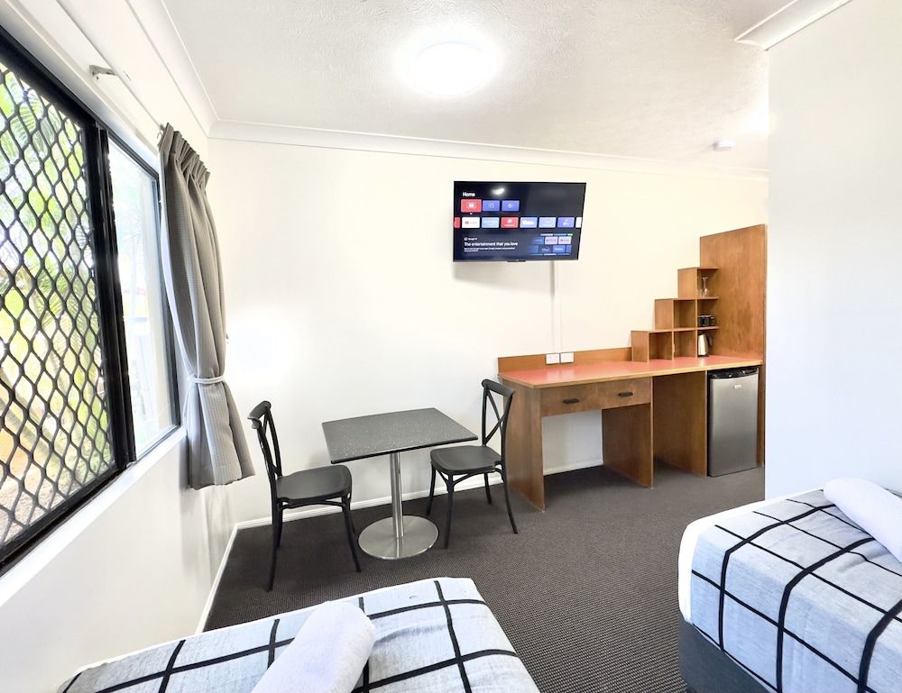 Mackay Resort Motel Standard Family Room 6