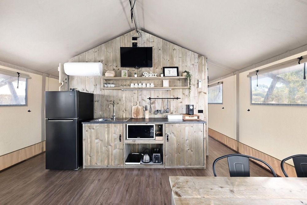 Scamander Sanctuary Holiday Park Deluxe Tent 6