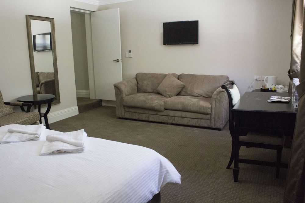 Wallacia Hotel Two Bedroom Suite 3