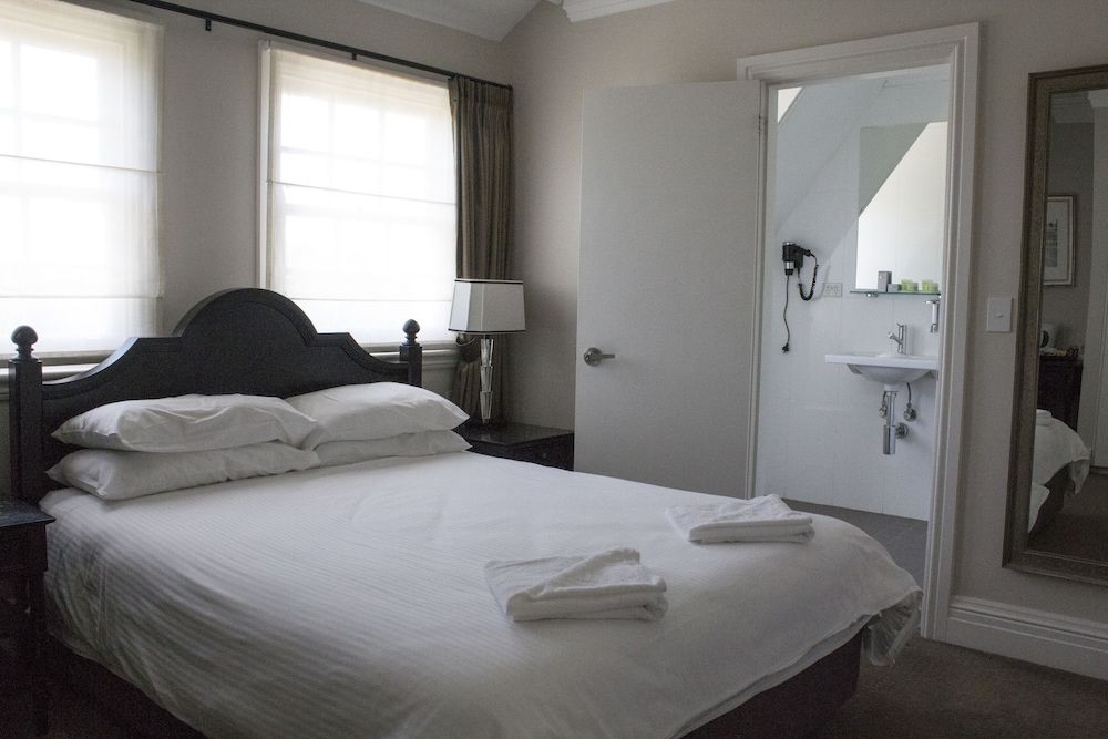 Wallacia Hotel Standard Queen Room 3