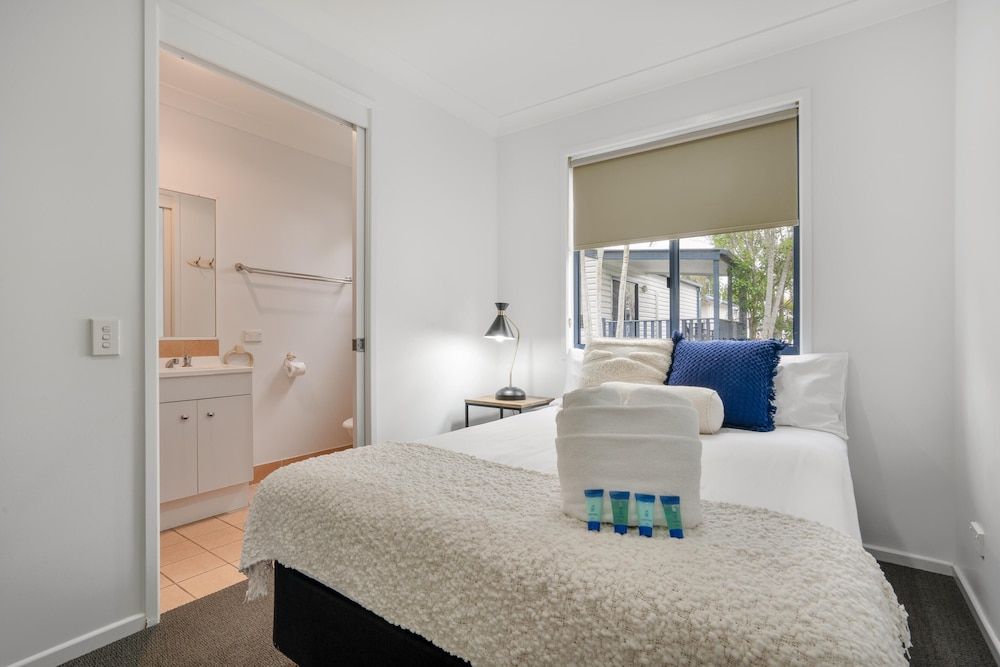Tasman Holiday Parks - Fraser Coast Standard Cabin 3