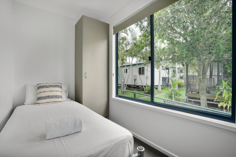 Tasman Holiday Parks - Fraser Coast Standard Cabin 2