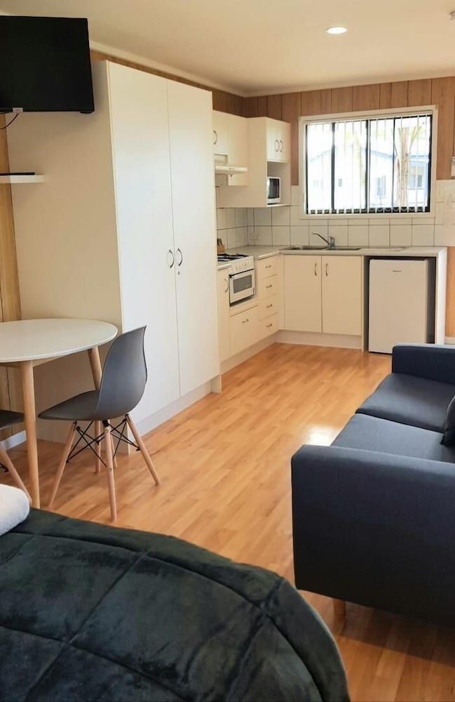 Tasman Holiday Parks - Fraser Coast Basic Cabin 3